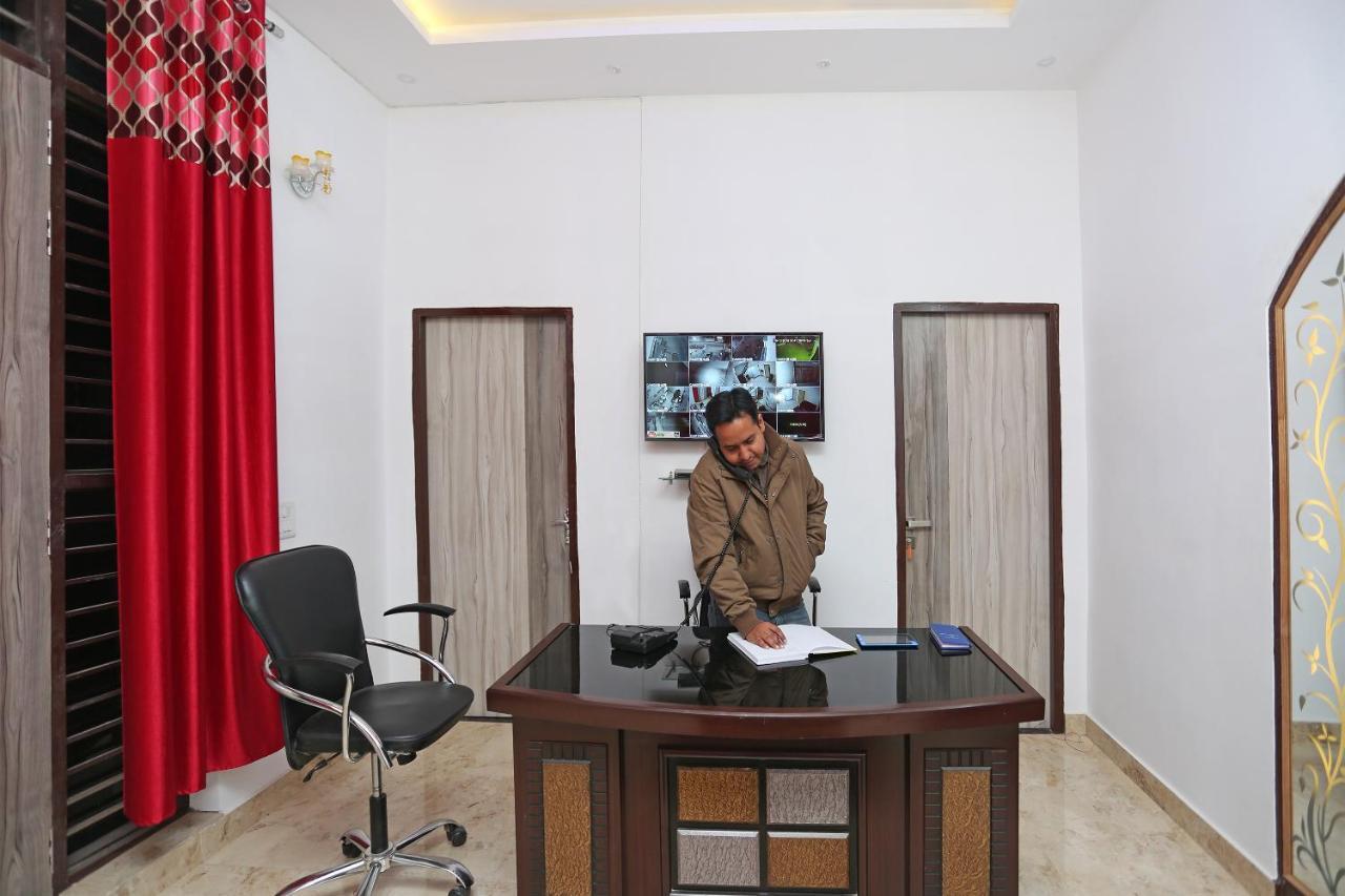 Hotel Rest Palace Agra  Exterior photo