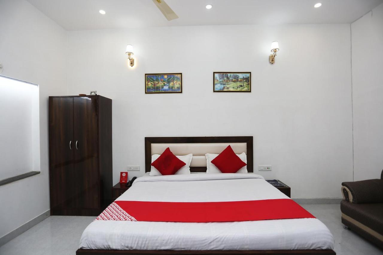 Hotel Rest Palace Agra  Exterior photo